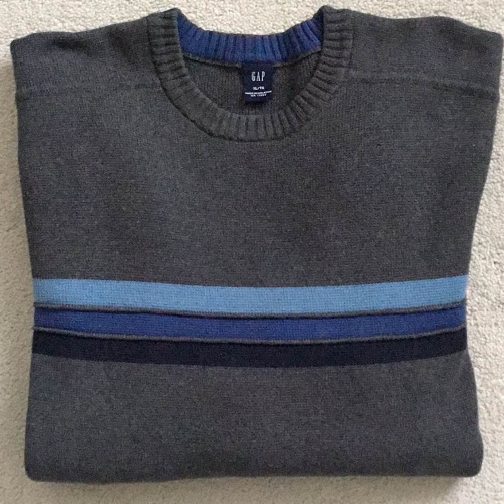 Men’s crewneck sweater size XL